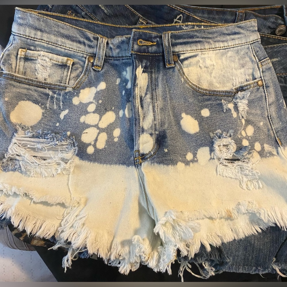 S 8 (fits like a 4/6) Venus (29) SHORT shorts that are ADORABLE! Runs small.